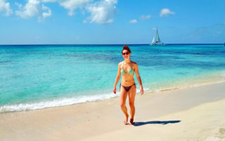 Ellen on Palm Beach of Aruba for Ellen Blazer's travel blog To Travel and Bloom